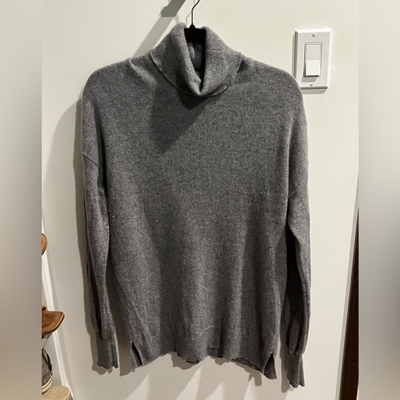 Nordstrom woman’s Charcoal gray cashmere Turtleneck Sweater - Picture 1 of 6
